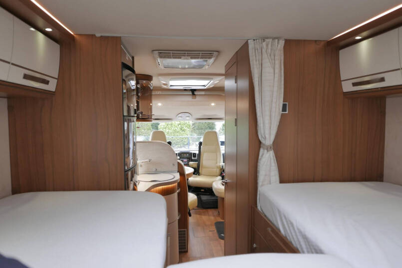 Hymer B 588 | Automaat | Levelsysteem | Enkele bedden | Airco 52