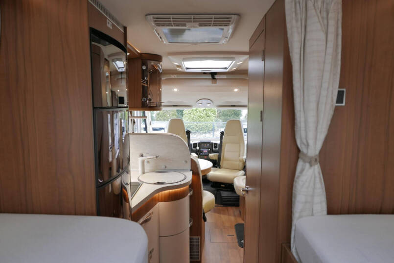 Hymer B 588 | Automaat | Levelsysteem | Enkele bedden | Airco 53