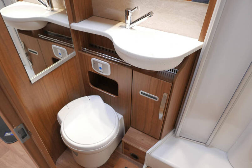 Hymer B 588 | Automaat | Levelsysteem | Enkele bedden | Airco 55