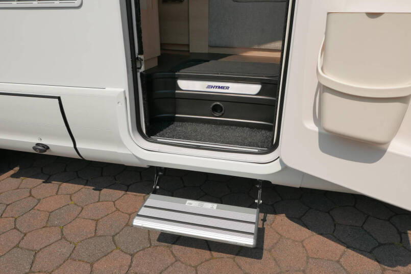 Hymer B 704 SL SupremeLine 180 PK automaat | AL-DE | Enkele bedden 11