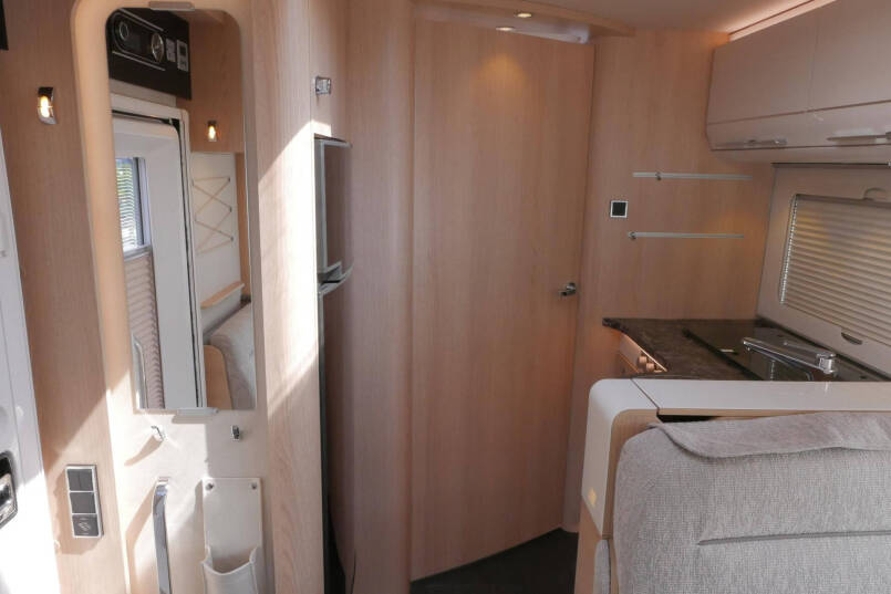 Hymer B 704 SL SupremeLine 180 PK automaat | AL-DE | Enkele bedden 35