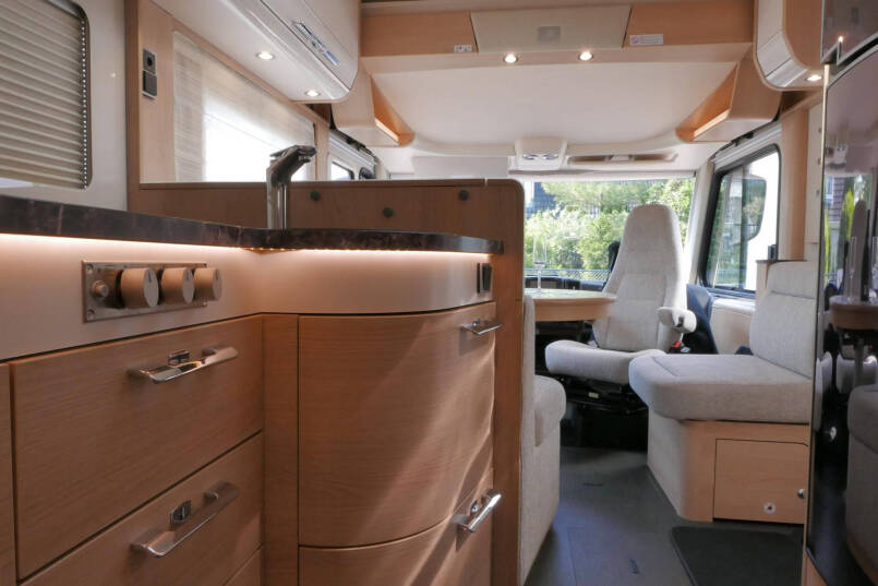 Hymer B 704 SL SupremeLine 180 PK automaat | AL-DE | Enkele bedden 48