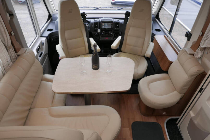 Hymer B 678 PL PremiumLine | Automaat | Levelsysteem | Enkele bedden 26