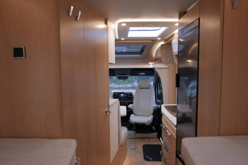 Hymer BMC-T 580 | 4430 chassis | Zilver metallic | Trekhaak | Enkele bedden 43