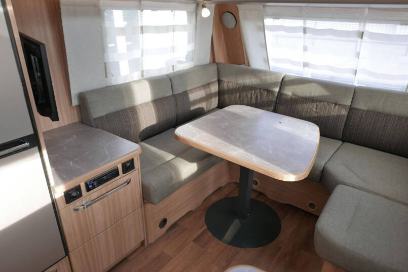 Eriba Nova 485 GL | Frans bed | Movers | Rondzit | Airco | Luifel 22