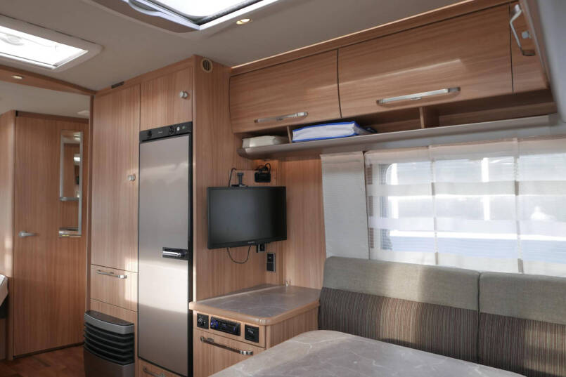 Eriba Nova 485 GL | Frans bed | Movers | Rondzit | Airco | Luifel 25