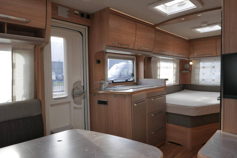 Eriba Nova 485 GL | Frans bed | Movers | Rondzit | Airco | Luifel 26