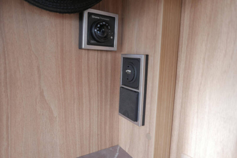 Eriba Nova 485 GL | Frans bed | Movers | Rondzit | Airco | Luifel 28