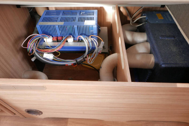 Eriba Nova 485 GL | Frans bed | Movers | Rondzit | Airco | Luifel 33