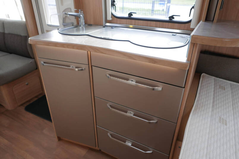 Eriba Nova 485 GL | Frans bed | Movers | Rondzit | Airco | Luifel 36