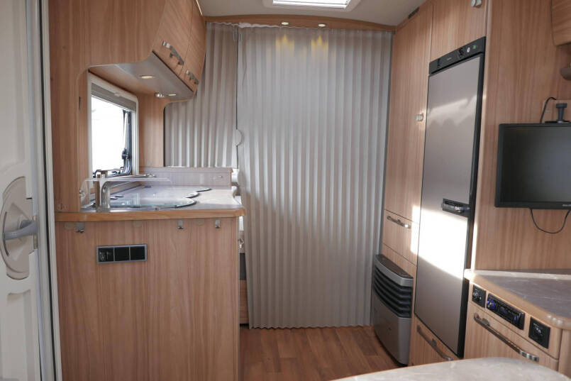 Eriba Nova 485 GL | Frans bed | Movers | Rondzit | Airco | Luifel 38