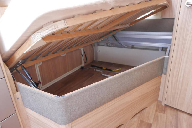 Eriba Nova 485 GL | Frans bed | Movers | Rondzit | Airco | Luifel 40