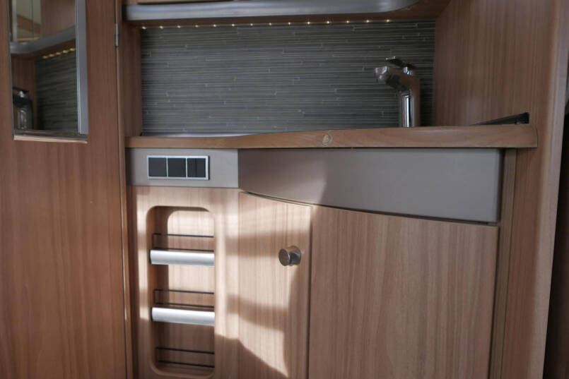 Eriba Nova 485 GL | Frans bed | Movers | Rondzit | Airco | Luifel 44