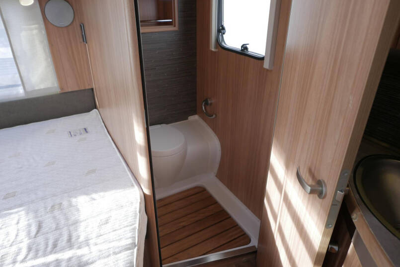 Eriba Nova 485 GL | Frans bed | Movers | Rondzit | Airco | Luifel 45