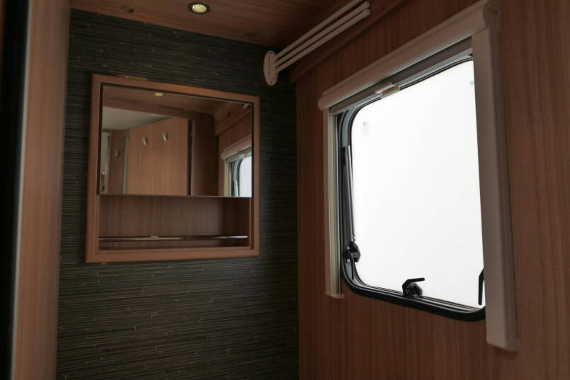 Eriba Nova 485 GL | Frans bed | Movers | Rondzit | Airco | Luifel 48