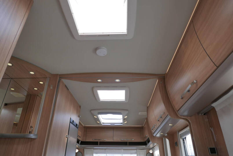 Eriba Nova 485 GL | Frans bed | Movers | Rondzit | Airco | Luifel 49