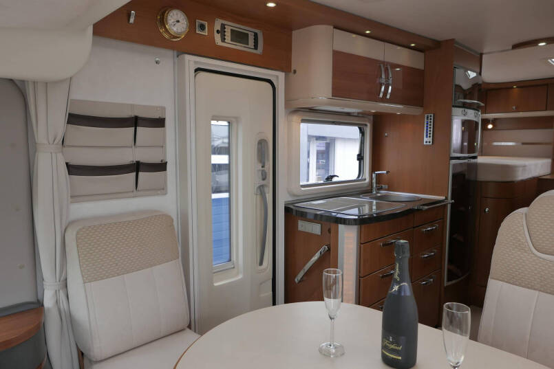 Hymer B 674 SL Elegance | 3.0 Automaat | Enkele bedden | Luchtvering 35