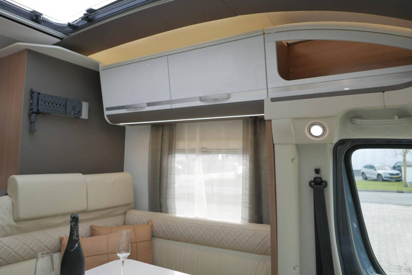 Adria Coral plus 600 SL | Enkele bedden | Lithium | Zonnepaneel | Fietsendrager 30