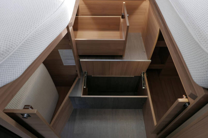 Adria Coral plus 600 SL | Enkele bedden | Lithium | Zonnepaneel | Fietsendrager 40