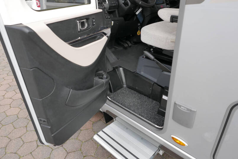 Hymer B 678 DL DynamicLine | Automaat | Levelsysteem | LPG | Enkele bedden 19