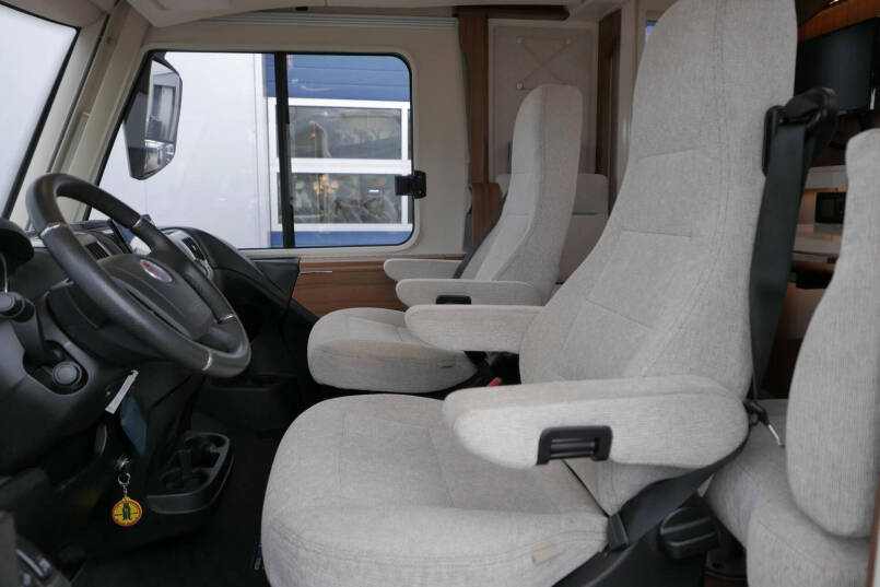 Hymer B 678 DL DynamicLine | Automaat | Levelsysteem | LPG | Enkele bedden 20