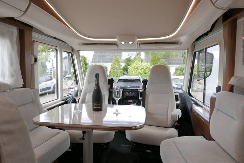Hymer B 678 DL DynamicLine | Automaat | Levelsysteem | LPG | Enkele bedden 24