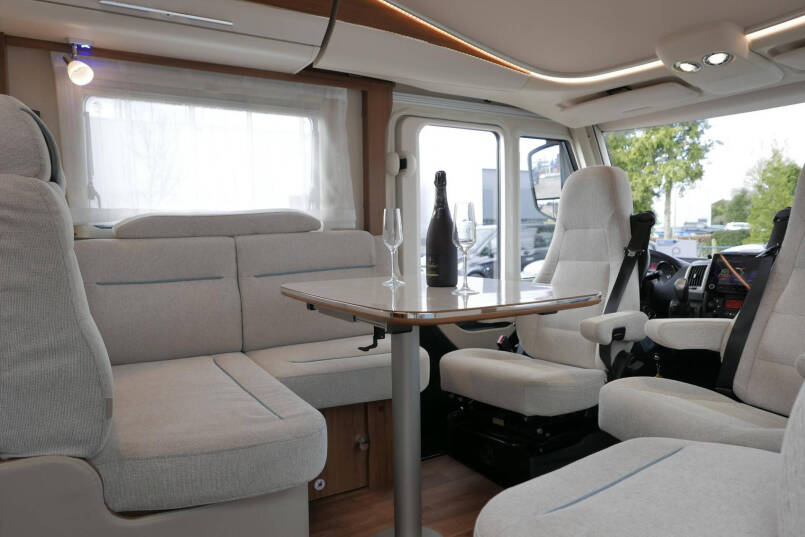 Hymer B 678 DL DynamicLine | Automaat | Levelsysteem | LPG | Enkele bedden 25