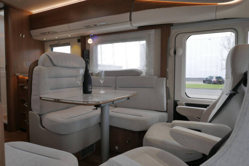 Hymer B 678 DL DynamicLine | Automaat | Levelsysteem | LPG | Enkele bedden 26