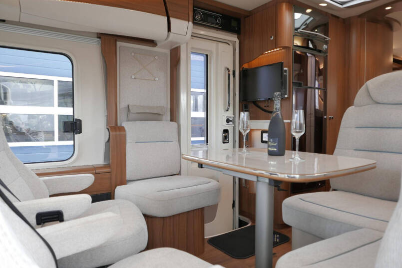 Hymer B 678 DL DynamicLine | Automaat | Levelsysteem | LPG | Enkele bedden 27