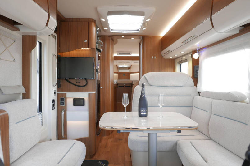 Hymer B 678 DL DynamicLine | Automaat | Levelsysteem | LPG | Enkele bedden 28