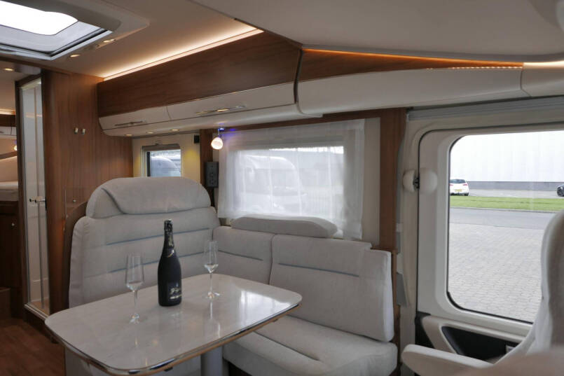 Hymer B 678 DL DynamicLine | Automaat | Levelsysteem | LPG | Enkele bedden 29