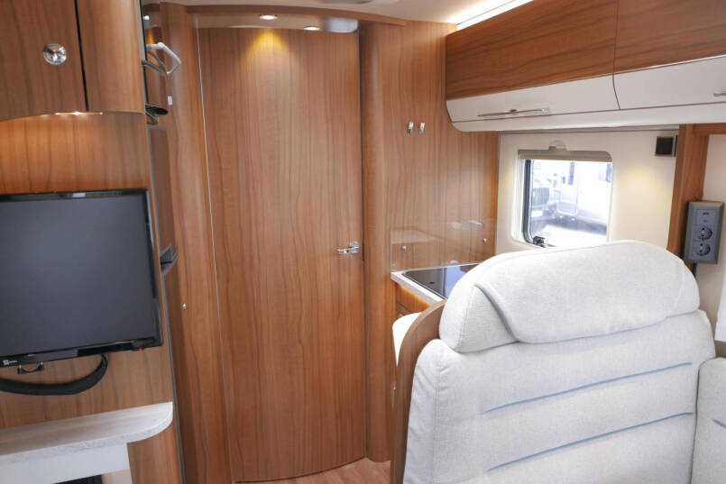 Hymer B 678 DL DynamicLine | Automaat | Levelsysteem | LPG | Enkele bedden 32