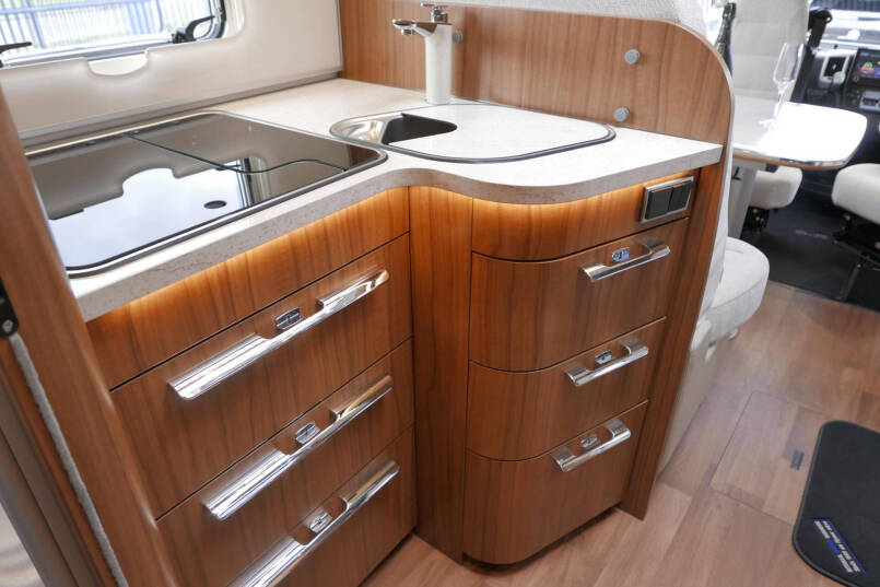Hymer B 678 DL DynamicLine | Automaat | Levelsysteem | LPG | Enkele bedden 37