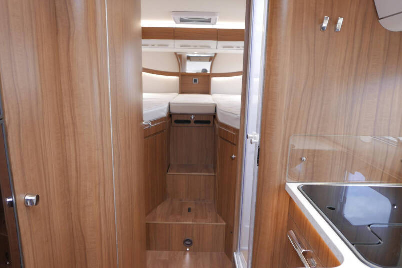 Hymer B 678 DL DynamicLine | Automaat | Levelsysteem | LPG | Enkele bedden 39
