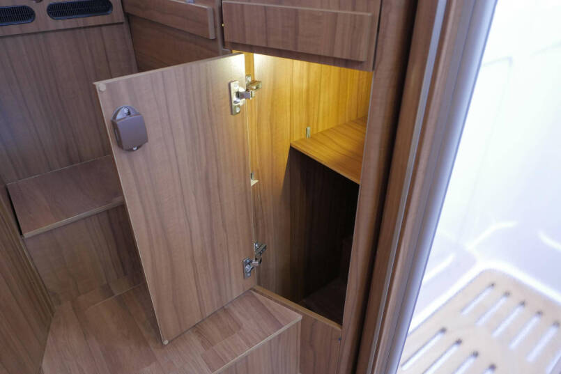 Hymer B 678 DL DynamicLine | Automaat | Levelsysteem | LPG | Enkele bedden 44