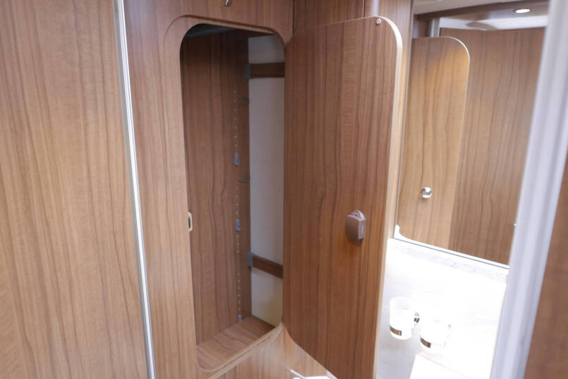 Hymer B 678 DL DynamicLine | Automaat | Levelsysteem | LPG | Enkele bedden 50