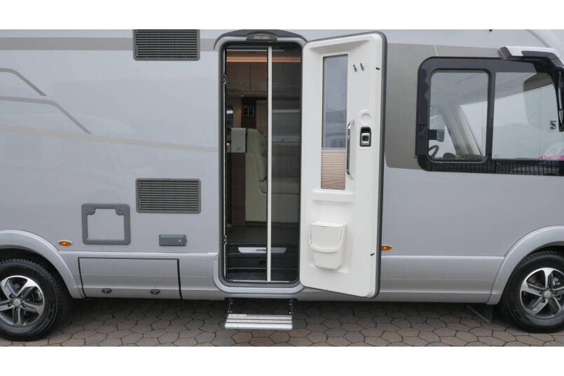 Hymer B 704 SL Automaat | 180 pk | AL-DE | 2 aparte bedden | Hefbed 17
