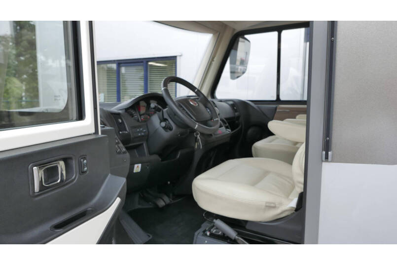 Hymer B 704 SL Automaat | 180 pk | AL-DE | 2 aparte bedden | Hefbed 19