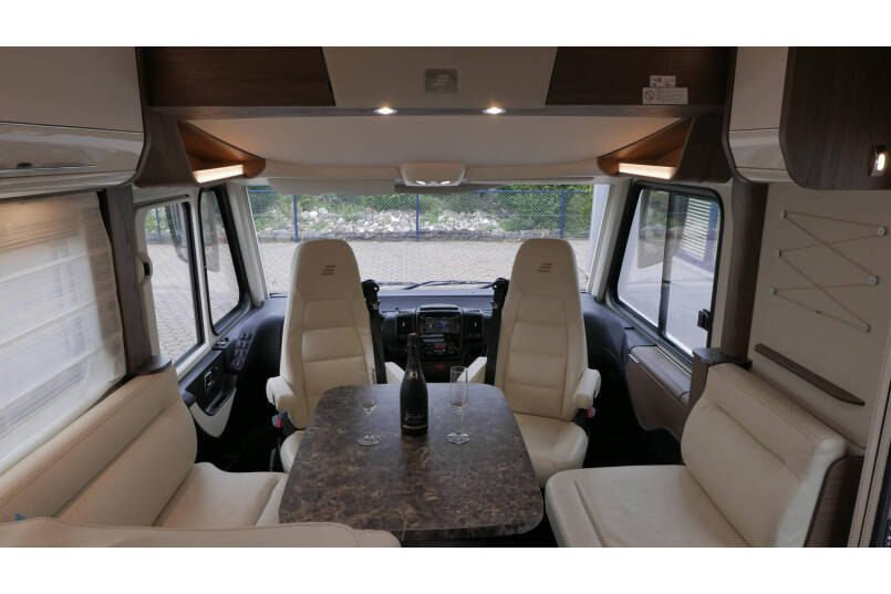 Hymer B 704 SL Automaat | 180 pk | AL-DE | 2 aparte bedden | Hefbed 26