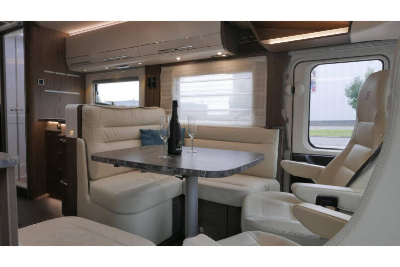 Hymer B 704 SL Automaat | 180 pk | AL-DE | 2 aparte bedden | Hefbed 28