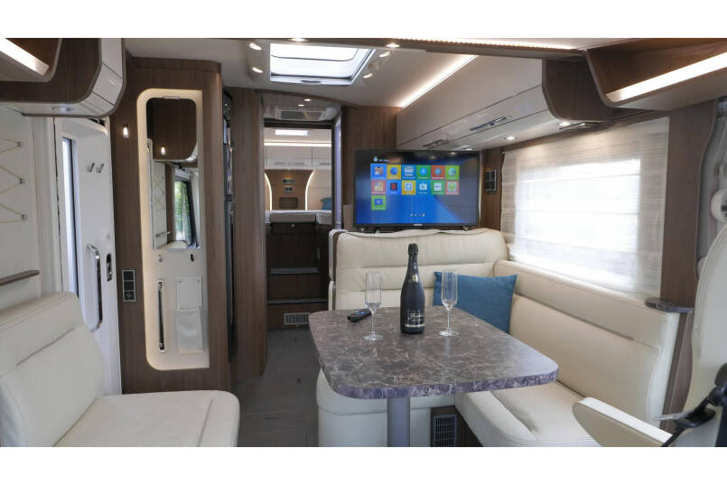Hymer B 704 SL Automaat | 180 pk | AL-DE | 2 aparte bedden | Hefbed 30