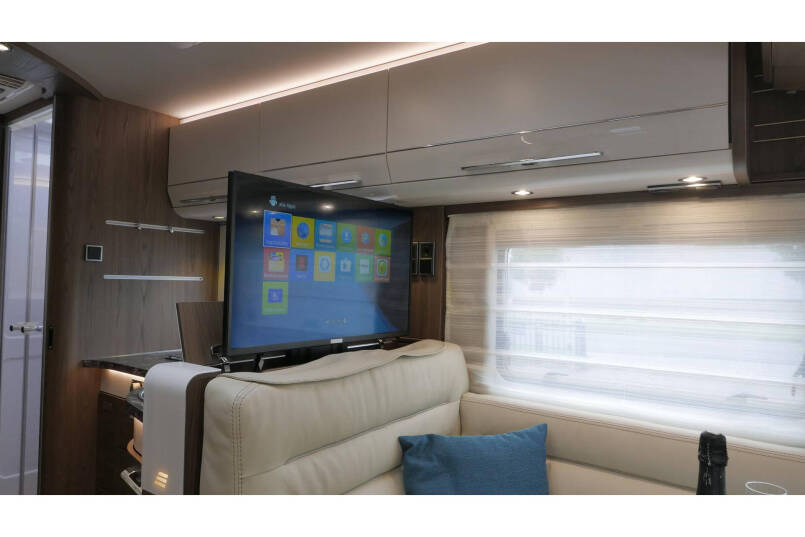 Hymer B 704 SL Automaat | 180 pk | AL-DE | 2 aparte bedden | Hefbed 31