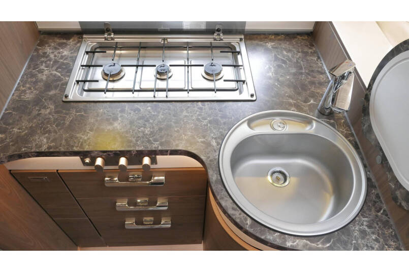 Hymer B 704 SL Automaat | 180 pk | AL-DE | 2 aparte bedden | Hefbed 36