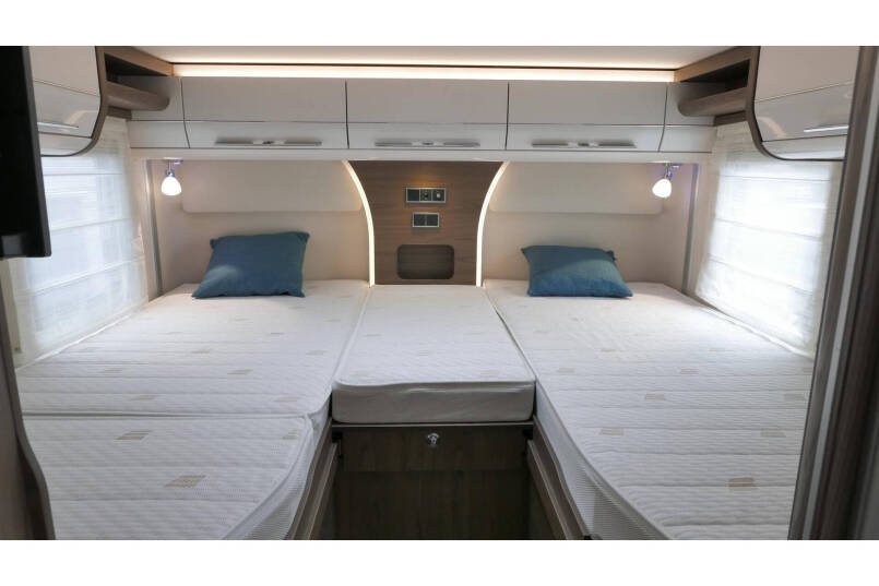 Hymer B 704 SL Automaat | 180 pk | AL-DE | 2 aparte bedden | Hefbed 38