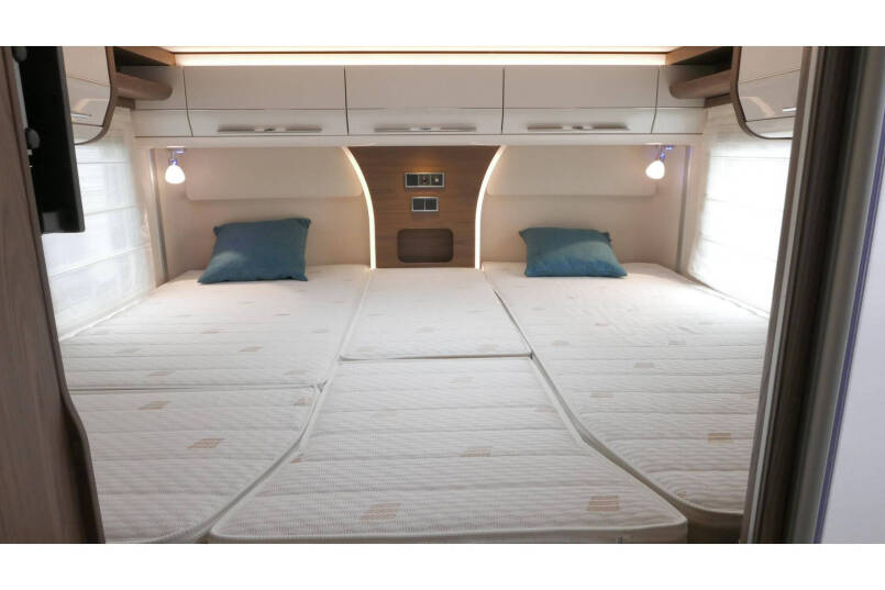 Hymer B 704 SL Automaat | 180 pk | AL-DE | 2 aparte bedden | Hefbed 39