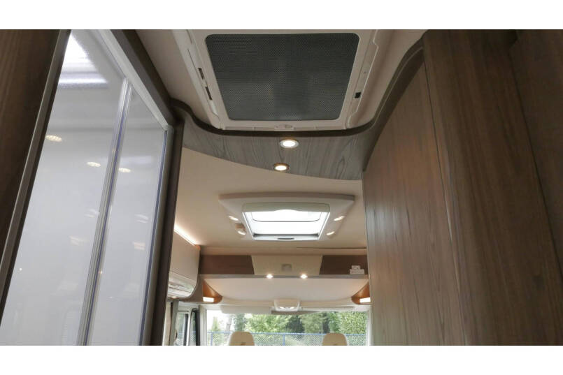Hymer B 704 SL Automaat | 180 pk | AL-DE | 2 aparte bedden | Hefbed 46