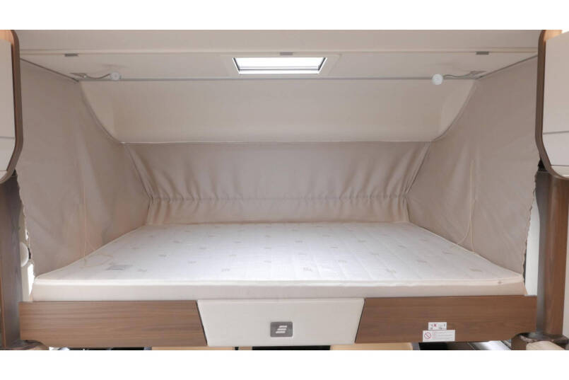 Hymer B 704 SL Automaat | 180 pk | AL-DE | 2 aparte bedden | Hefbed 49