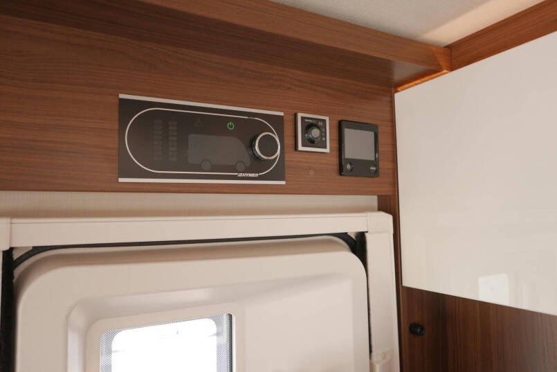 Hymer BMC-I 680 ModernComfort | Levelsysteem | AL-DE | Airco | Omvormer 32