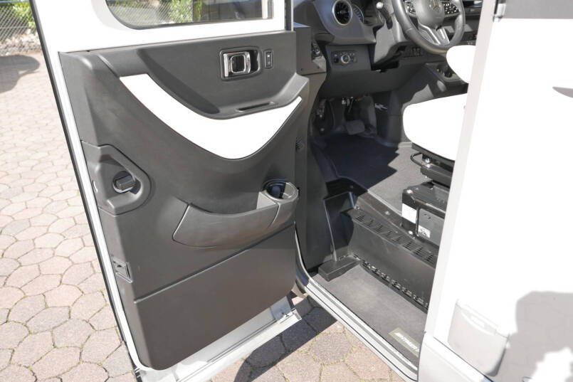 Hymer BML-I 790 MasterLine | Queensbed | Levelsysteem | Hefbed | Lithium | 20