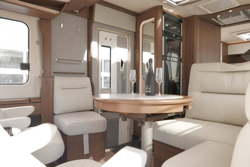 Hymer BML-I 790 MasterLine | Queensbed | Levelsysteem | Hefbed | Lithium | 30